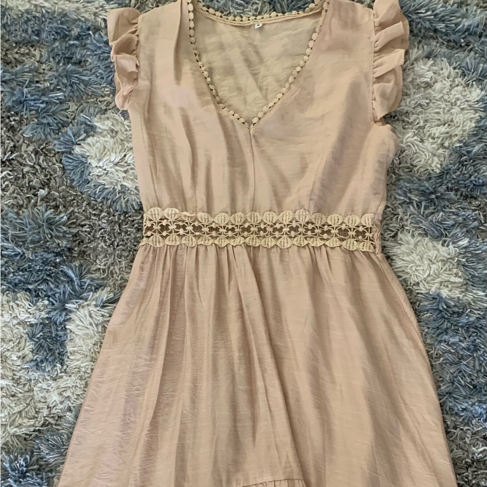 WOMENS M BEIGE/TAN HIGH LOW HEM SUN DRESS WITH PEEKABOO CROCHET EMPIRE WAIST.